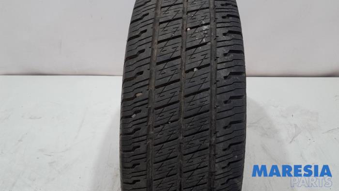 Używane Opona Fiat Ducato (250) 2.0 D 115 Multijet Cena € 48,40 Z VAT oferowane przez Maresia Parts
