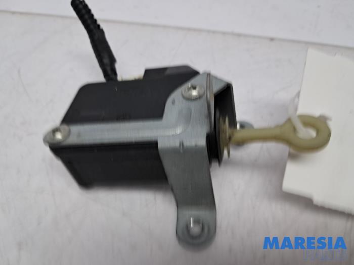 Gebrauchte Heckklappe Motor Peugeot 107 1.0 12V Preis € 10,00 Margenregelung angeboten von Maresia Parts