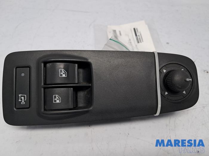 Używane Przelacznik combi okienny Fiat Ducato (250) 2.0 D 115 Multijet Cena € 72,60 Z VAT oferowane przez Maresia Parts