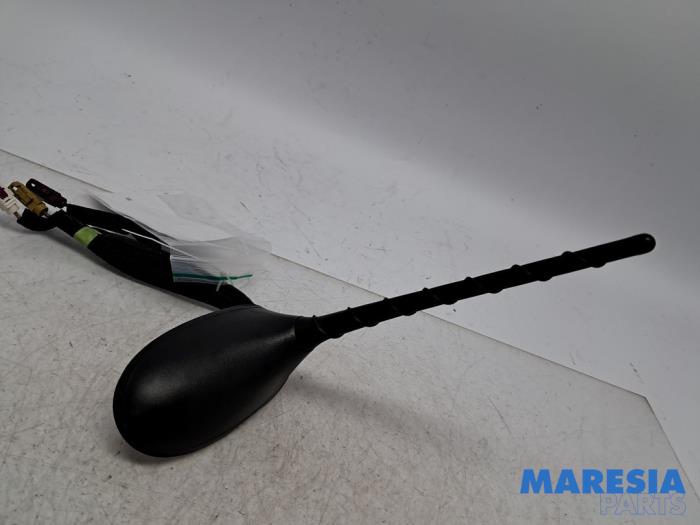 Używane Antena Fiat 500 (312) Electric Cena € 60,50 Z VAT oferowane przez Maresia Parts