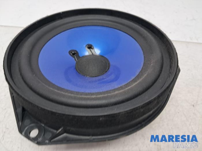 Używane Glosnik Fiat 500 (312) Electric Cena € 36,30 Z VAT oferowane przez Maresia Parts