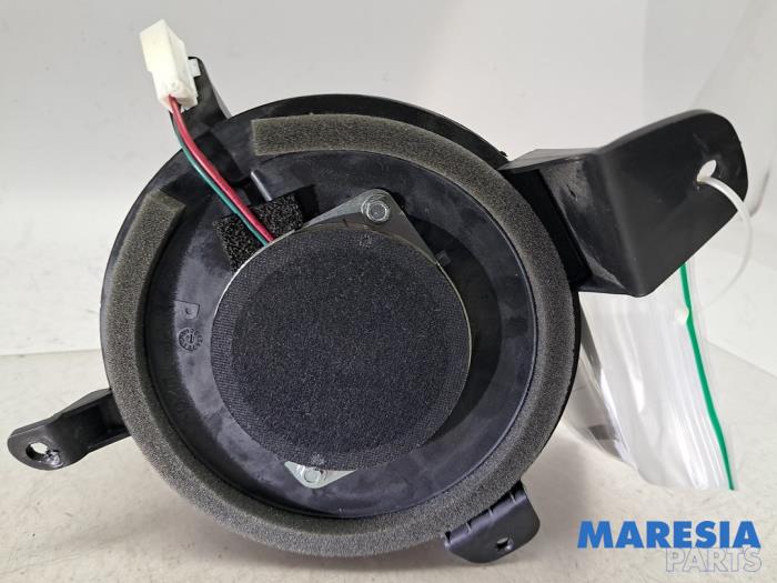 Używane Glosnik Fiat 500 (312) Electric Cena € 30,25 Z VAT oferowane przez Maresia Parts