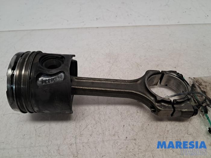 Begagnade Vevstake Fiat Doblo Cargo (263) 1.3 MJ 16V DPF Euro 5 Pris € 60,50 Inklusive moms erbjuds av Maresia Parts
