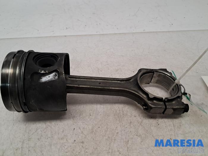 Begagnade Vevstake Fiat Doblo Cargo (263) 1.3 MJ 16V DPF Euro 5 Pris € 60,50 Inklusive moms erbjuds av Maresia Parts