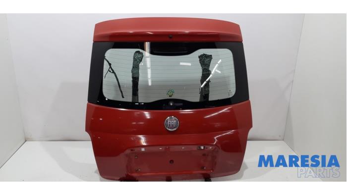 Używane Tylna klapa Fiat 500 (312) 1.4 16V Cena € 139,00 Procedura marży oferowane przez Maresia Parts