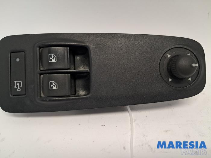 Usados Interruptor combinado de ventanillas Fiat Ducato (250) 2.3 D 130 Multijet Precio € 72,60 IVA incluido ofrecido por Maresia Parts