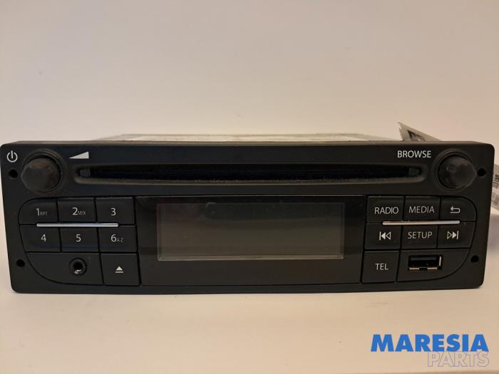 Używane Radioodtwarzacz CD Renault Master III (MA/MB/MC/MD/MH/MF/MG/MH) 2.3 dCi 16V Cena € 181,50 Z VAT oferowane przez Maresia Parts