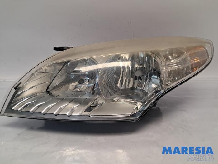 Używane Reflektor lewy Renault Megane III Berline (BZ) 1.4 16V TCe 130 Cena € 119,99 Procedura marży oferowane przez Maresia Parts