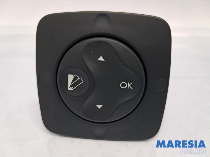 Used On-board computer controller Renault Grand Scénic III (JZ) 1.6 dCi Price € 15,00 Margin scheme offered by Maresia Parts