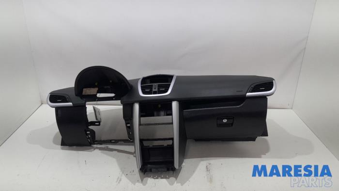 Używane Panel Peugeot 207 CC (WB) 1.6 16V THP Cena € 149,95 Procedura marży oferowane przez Maresia Parts