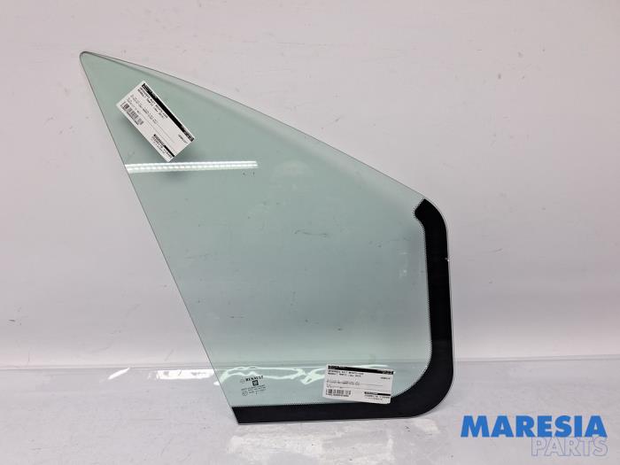 Usados Ventanilla triangular derecha delante Renault Trafic (1FL/2FL/3FL/4FL) 1.6 dCi 90 Precio € 60,50 IVA incluido ofrecido por Maresia Parts