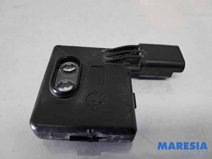 Używane Keyless Entry-Antena Renault Grand Scénic III (JZ) 1.6 dCi Cena € 30,00 Procedura marży oferowane przez Maresia Parts