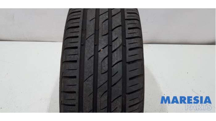 Używane Opona Opel Corsa C (F08/68) 1.2 16V Cena € 25,00 Procedura marży oferowane przez Maresia Parts