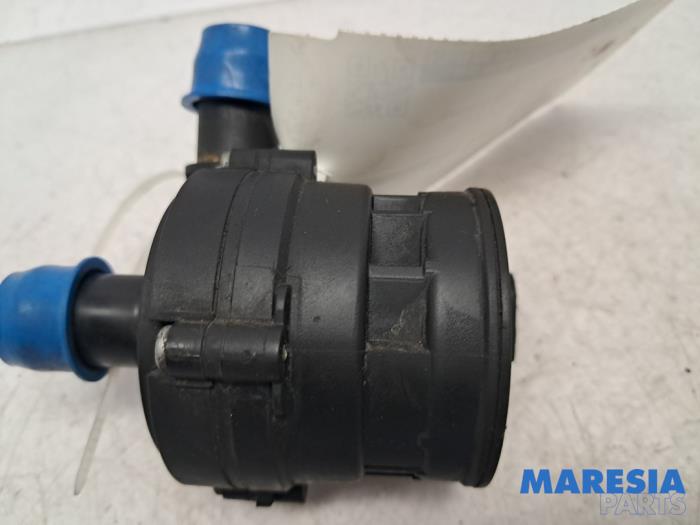 Begagnade Extra vattenpump Renault Master III (MA/MB/MC/MD/MH/MF/MG/MH) 2.3 dCi 16V Pris € 24,14 Inklusive moms erbjuds av Maresia Parts