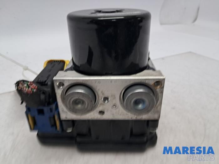 Usagé Bloc ABS Renault Grand Scénic III (JZ) 1.6 dCi Prix € 225,00 Règlement à la marge proposé par Maresia Parts