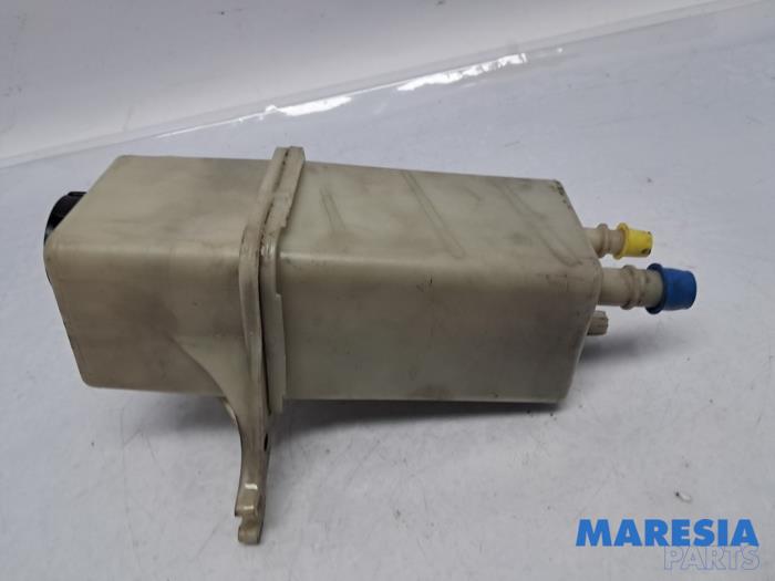 Begagnade Styrservotank Fiat Ducato (250) 2.0 D 115 Multijet Pris € 42,35 Inklusive moms erbjuds av Maresia Parts