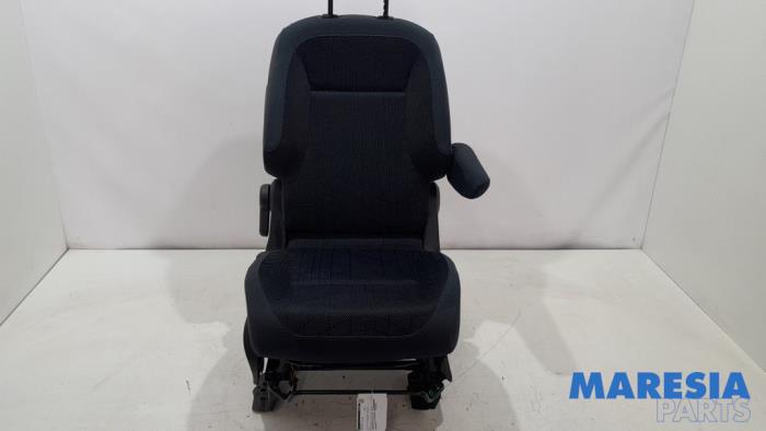 Begagnade Säte, höger Peugeot Partner Tepee (7A/B/C/D/E/F/G/J/P/S) 1.6 VTI 120 16V Phase 1 Pris € 105,00 Marginaltabell erbjuds av Maresia Parts