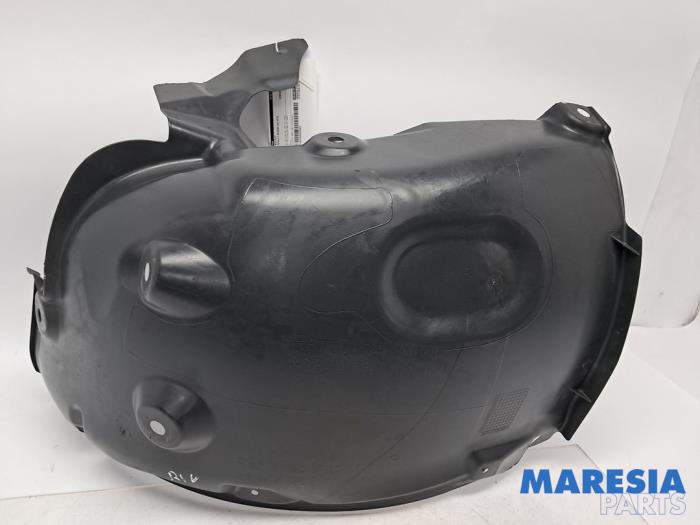 Używane Nadkole Renault Megane III Grandtour (KZ) 1.4 16V TCe 130 Cena € 25,00 Procedura marży oferowane przez Maresia Parts