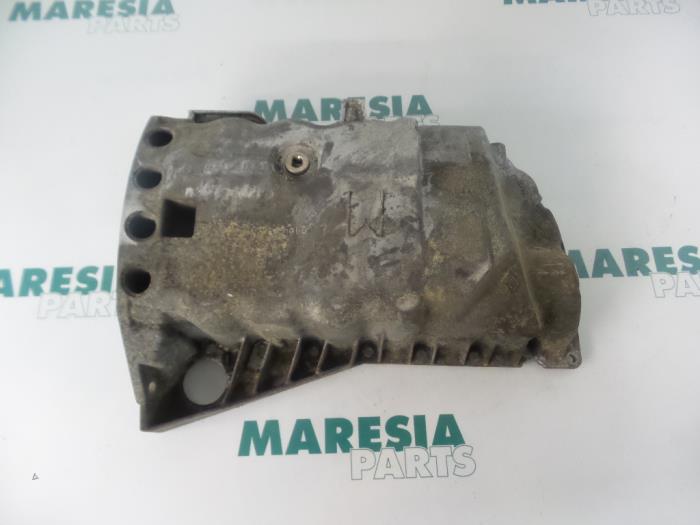 Used Sump Renault Scénic II (JM) 2.0 16V Price € 30,00 Margin scheme offered by Maresia Parts
