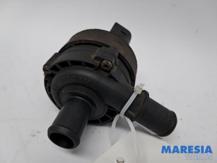 Begagnade Extra vattenpump Renault Megane III Grandtour (KZ) 1.4 16V TCe 130 Pris € 25,00 Marginaltabell erbjuds av Maresia Parts