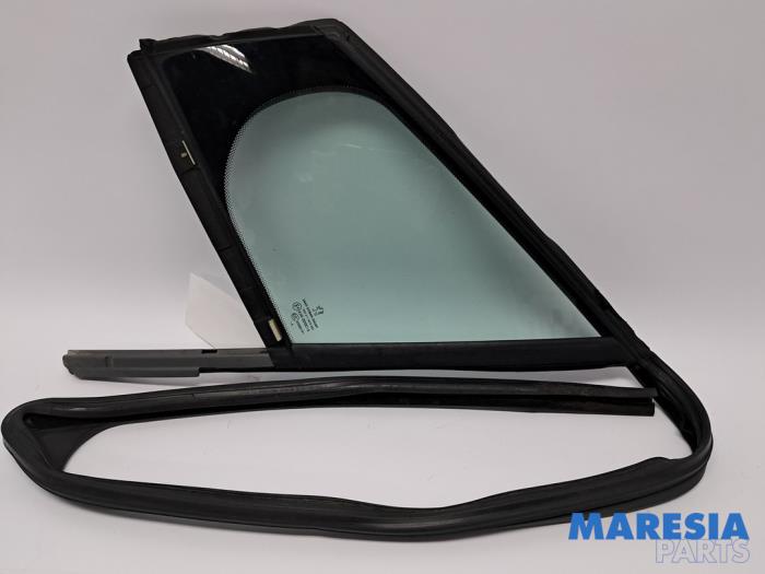 Usados Ventanilla triangular izquierda delante Peugeot 308 SW (4E/H) 1.6 VTI 16V Precio € 45,00 Norma de margen ofrecido por Maresia Parts