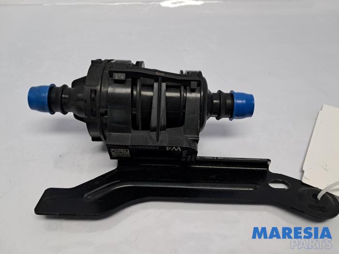 Begagnade Extra vattenpump Renault Trafic (1FL/2FL/3FL/4FL) 2.0 dCi 16V 130 Pris € 72,60 Inklusive moms erbjuds av Maresia Parts