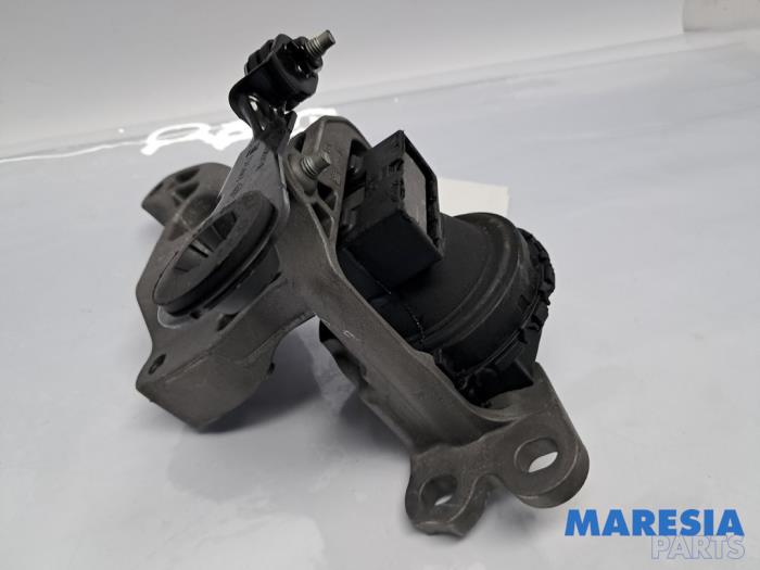 Used Engine mount Renault Trafic (1FL/2FL/3FL/4FL) 2.0 dCi 16V 130 Price € 42,29 Inclusive VAT offered by Maresia Parts