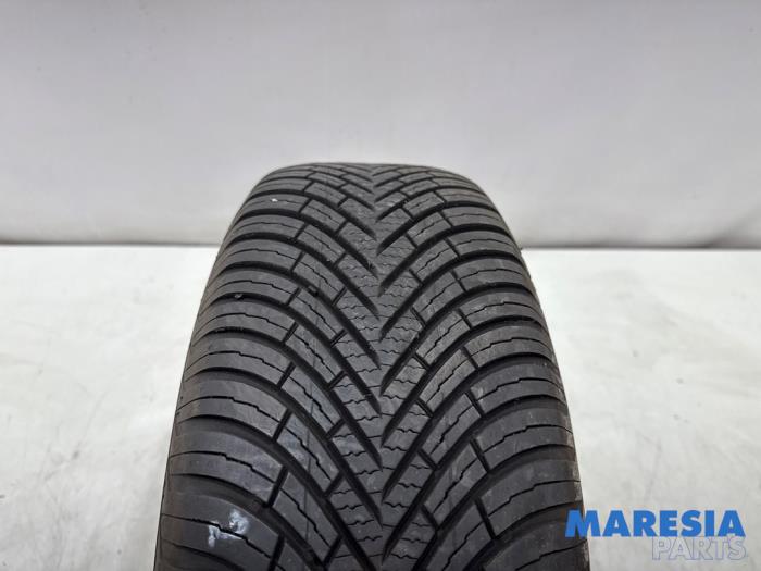 Używane Opona Peugeot Partner Tepee (7A/B/C/D/E/F/G/J/P/S) 1.6 VTI 120 16V Phase 1 Cena € 25,00 Procedura marży oferowane przez Maresia Parts