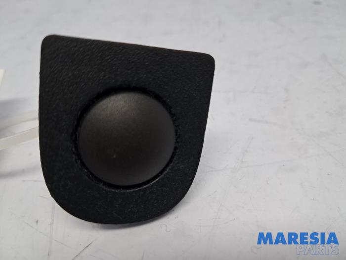 Gebrauchte Lichtsensor Peugeot 208 II (UB/UH/UP) 1.2 Vti 12V PureTech 75 Preis € 25,00 Margenregelung angeboten von Maresia Parts