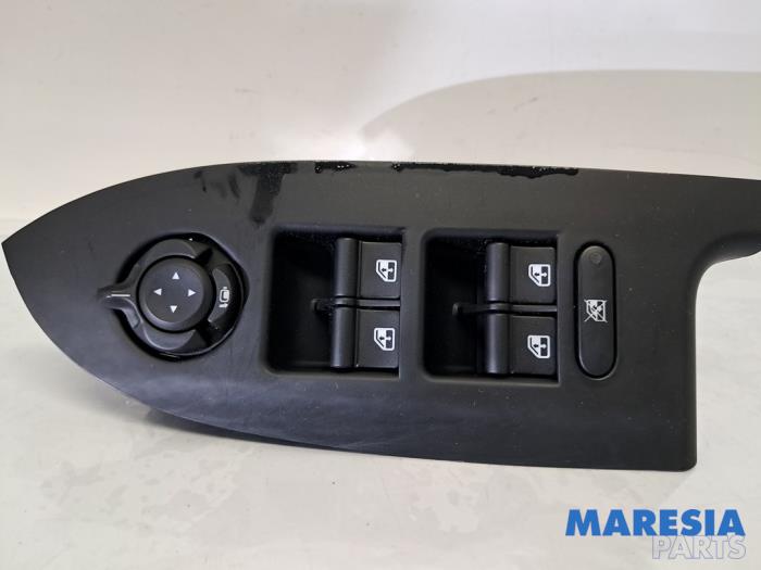 Usados Interruptor combinado de ventanillas Alfa Romeo Giulietta (940) 1.4 TB 16V MultiAir Precio € 100,00 Norma de margen ofrecido por Maresia Parts