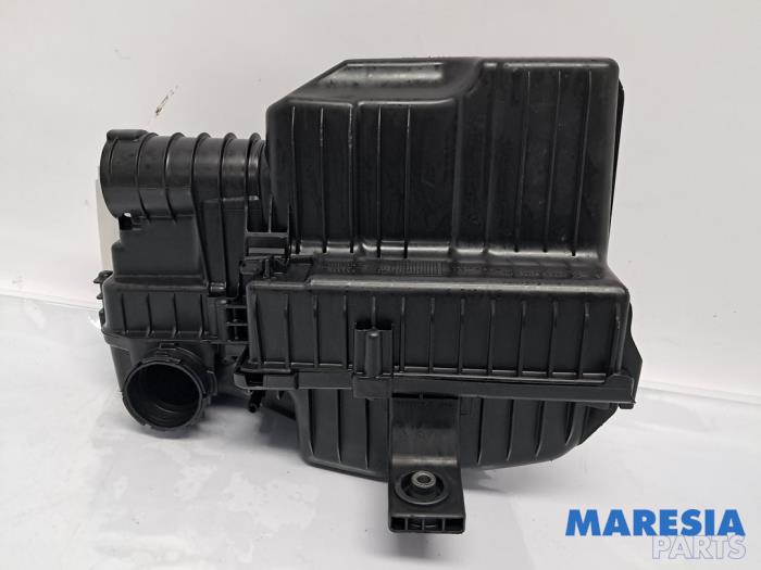 Begagnade Luftfilterhus Peugeot 208 II (UB/UH/UP) 1.2 Vti 12V PureTech 75 Pris € 25,00 Marginaltabell erbjuds av Maresia Parts