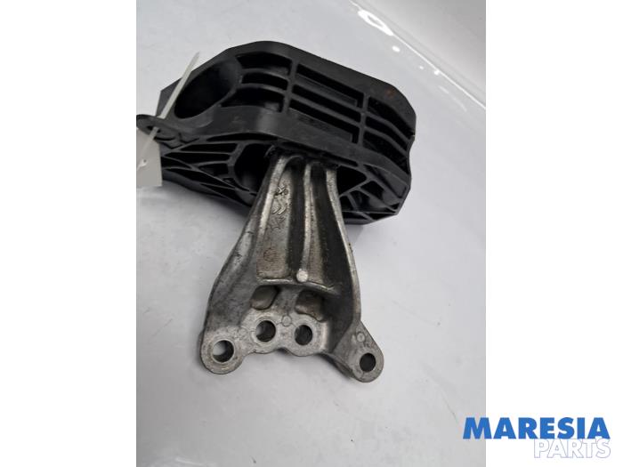 Used Engine mount Peugeot 208 II (UB/UH/UP) 1.2 Vti 12V PureTech 75 Price € 37,50 Margin scheme offered by Maresia Parts