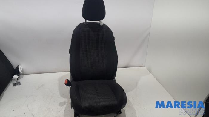 Używane Fotel lewy Peugeot 308 (L3/L8/LB/LH/LP) 1.2 12V e-THP PureTech 110 Cena € 149,95 Procedura marży oferowane przez Maresia Parts