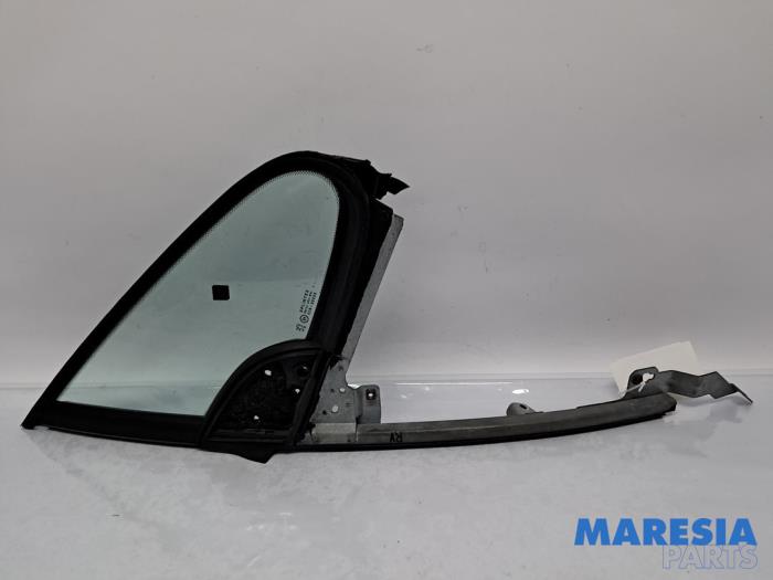 Usados Ventanilla triangular derecha delante Peugeot 307 CC (3B) 2.0 16V Precio € 45,00 Norma de margen ofrecido por Maresia Parts