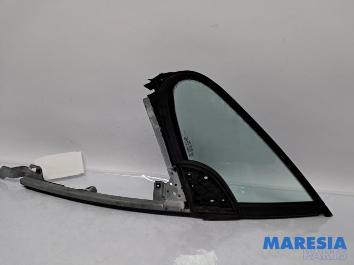 Usados Ventanilla triangular izquierda delante Peugeot 307 CC (3B) 2.0 16V Precio € 45,00 Norma de margen ofrecido por Maresia Parts