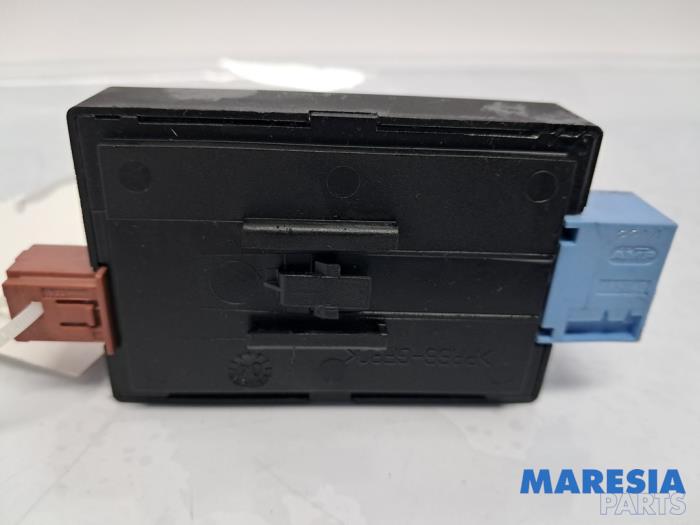 Begagnade Larmmodul Peugeot 307 CC (3B) 2.0 16V Pris € 19,95 Marginaltabell erbjuds av Maresia Parts