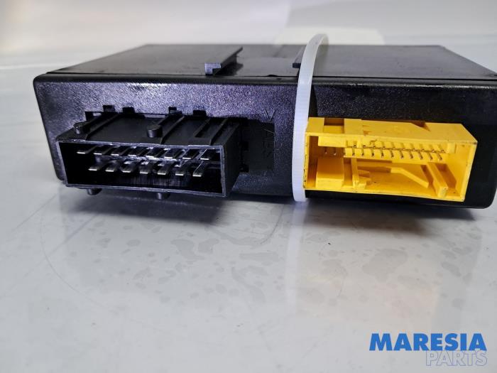 Used Convertible computer Peugeot 307 CC (3B) 2.0 16V Price € 100,00 Margin scheme offered by Maresia Parts