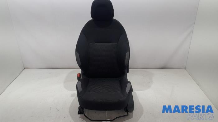 Używane Fotel lewy Peugeot 208 I (CA/CC/CK/CL) 1.2 Vti 12V PureTech 82 Cena € 114,95 Procedura marży oferowane przez Maresia Parts
