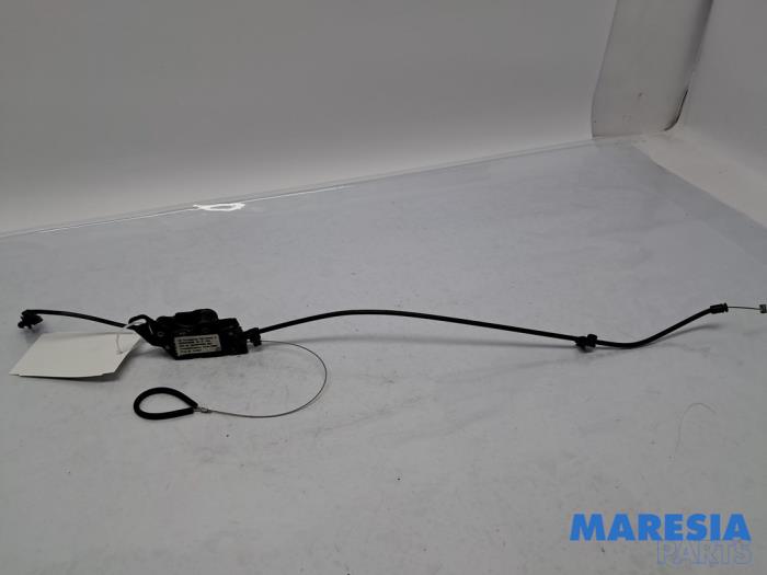 Używane Blokada dachu cabrio Peugeot 307 CC (3B) 2.0 16V Cena € 42,50 Procedura marży oferowane przez Maresia Parts