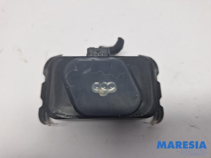 Begagnade Regnsensor Peugeot 307 CC (3B) 2.0 16V Pris € 35,00 Marginaltabell erbjuds av Maresia Parts