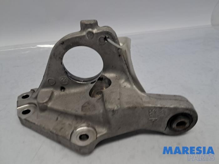 Used Engine mount Opel Vivaro 2.0 CDTI 122 Price € 90,75 Inclusive VAT offered by Maresia Parts