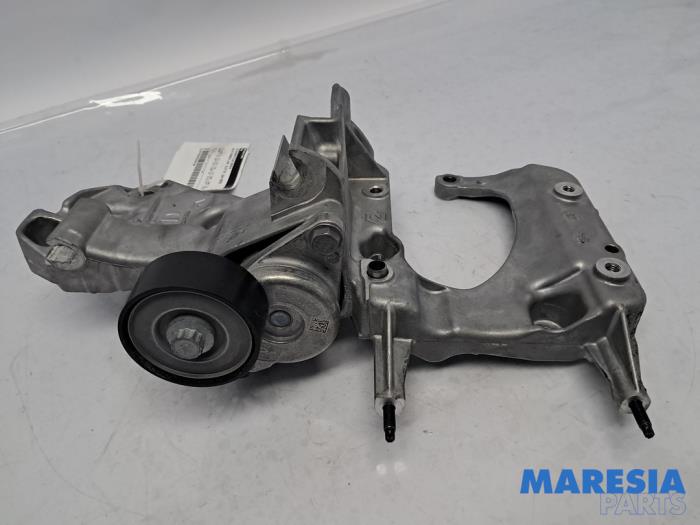 Usagé Support dynamo haut Alfa Romeo Junior 1.2 Hybrid Ibrida Prix € 64,99 Règlement à la marge proposé par Maresia Parts