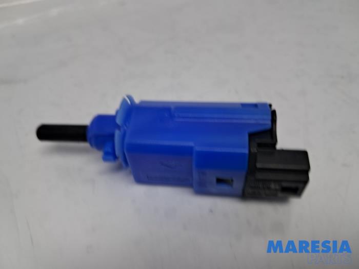Usagé Commande start/stop Renault Clio IV (5R) 0.9 Energy TCE 90 12V Prix € 9,99 Règlement à la marge proposé par Maresia Parts