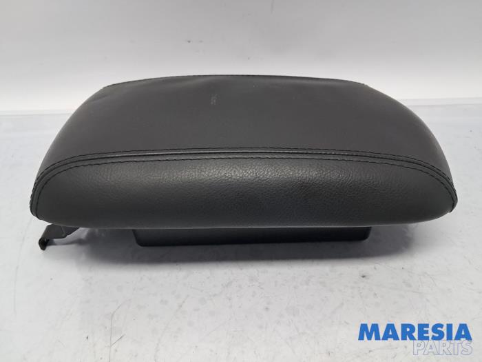 Begagnade Armstöd Citroen C6 (TD) 2.7 HDiF V6 24V Pris € 105,00 Marginaltabell erbjuds av Maresia Parts