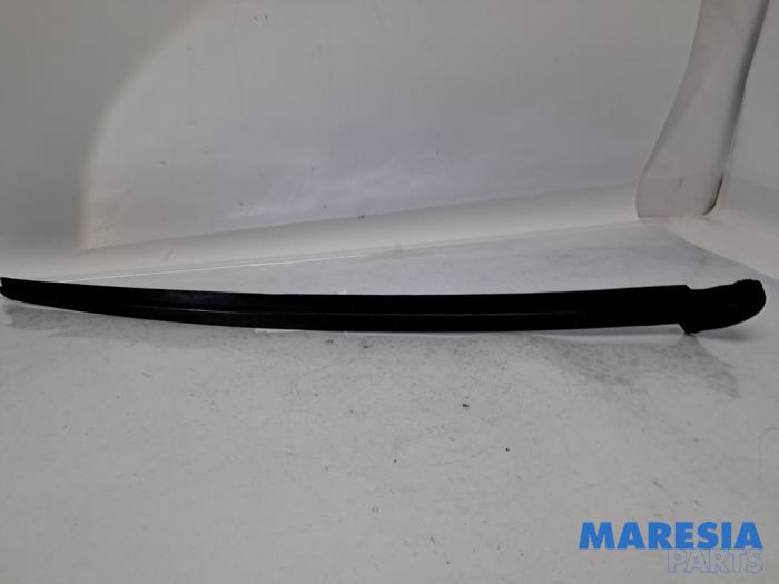 Begagnade Dekorstripe Citroen C6 (TD) 2.7 HDiF V6 24V Pris € 50,00 Marginaltabell erbjuds av Maresia Parts