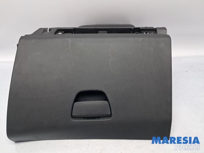 Begagnade Handskfack Peugeot 208 I (CA/CC/CK/CL) 1.2 Vti 12V PureTech 82 Pris € 24,95 Marginaltabell erbjuds av Maresia Parts