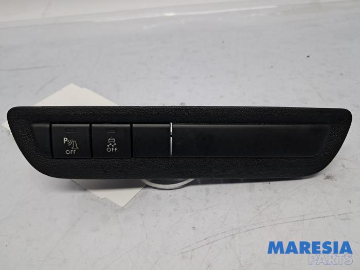 Używane Przelacznik Peugeot 208 I (CA/CC/CK/CL) 1.2 Vti 12V PureTech 82 Cena € 25,00 Procedura marży oferowane przez Maresia Parts