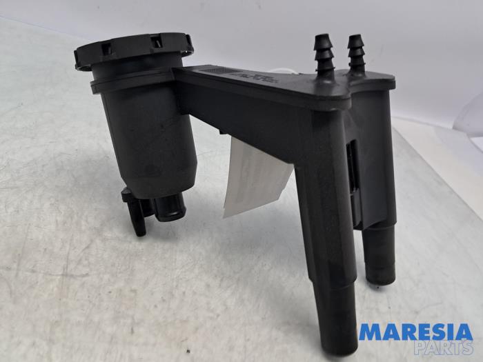 Usagé Ventilation carter Citroen C6 (TD) 2.7 HDiF V6 24V Prix € 15,00 Règlement à la marge proposé par Maresia Parts