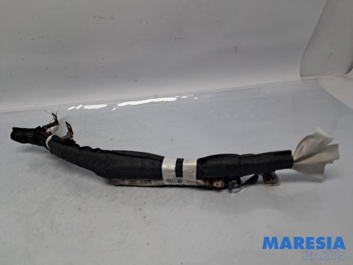 Używane Kurtyna prawa Renault Trafic (1FL/2FL/3FL/4FL) 2.0 dCi 16V 130 Cena € 90,75 Z VAT oferowane przez Maresia Parts