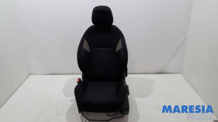 Używane Fotel lewy Peugeot 2008 (CU) 1.2 Vti 12V PureTech 82 Cena € 114,95 Procedura marży oferowane przez Maresia Parts